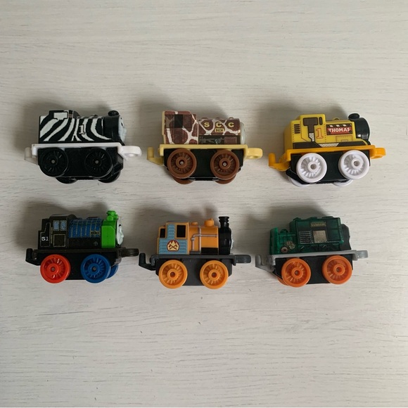 Thomas and Friends Assorted Mini Trains Lot of 30 Figures - Picture 4 of 9
